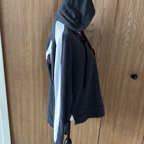 Victoria’s Secret PINK Women’s Gray Long Sleeve Cross Neck Hoodie Sweatshirt SzL - Picture 2 of 5